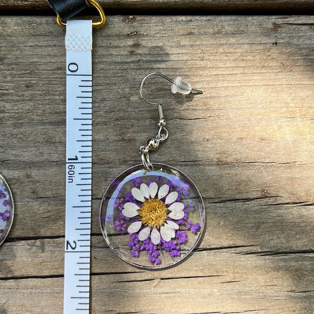 New Handmade Dried and Pressed Flower Resin Disk Earrings - Picture 11 of 17